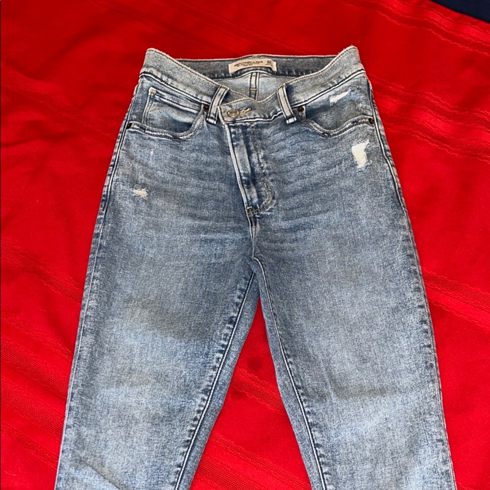 Size 24/00Short A&F Jeans